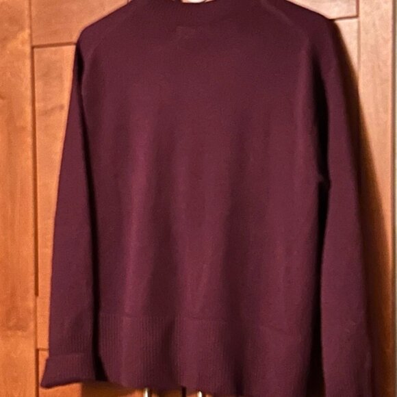 Banana Republic Woman's Button Down 100% Cashmere Sweater Sz M Dark Plum $220 - Picture 2 of 3